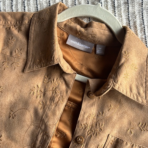 Suede style embroidered women’s Y2K Croft & Barrow shirt size Medium - Picture 2 of 4